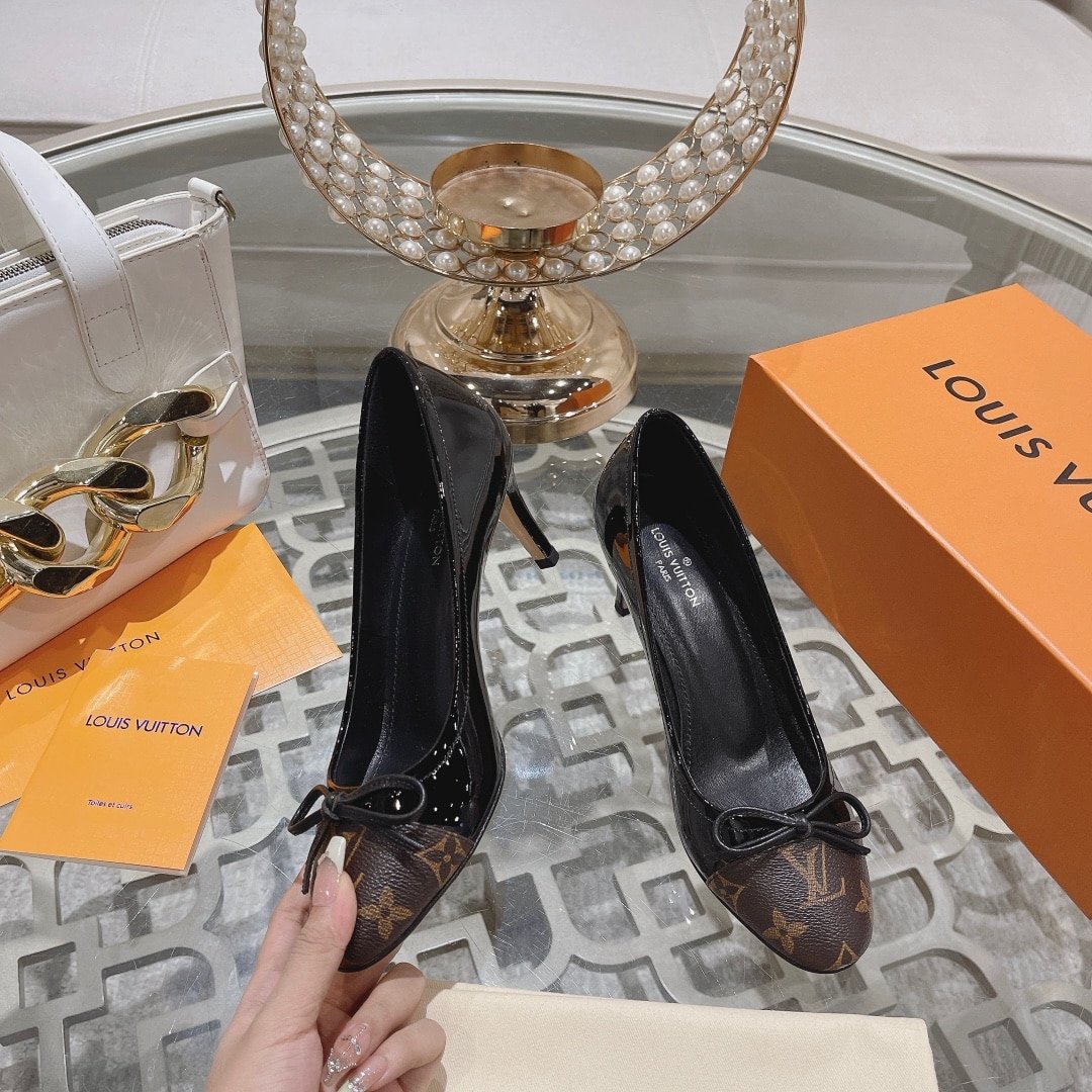 L0vis Vvtt0n Blossom Pump Black