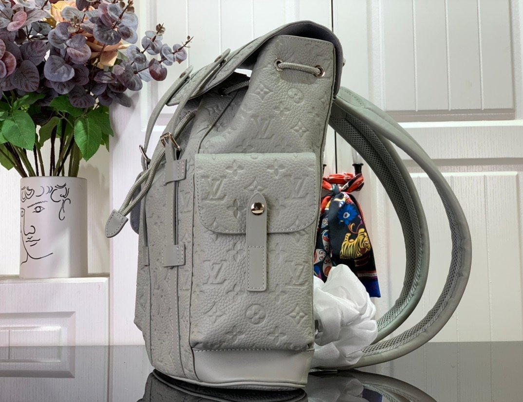 L0vis Vvtt0n Christopher PM Backpack Khaki 39Cm M23146