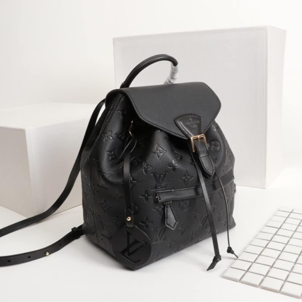 L0vis Vvtt0n Montsouris Backpack Black M45205