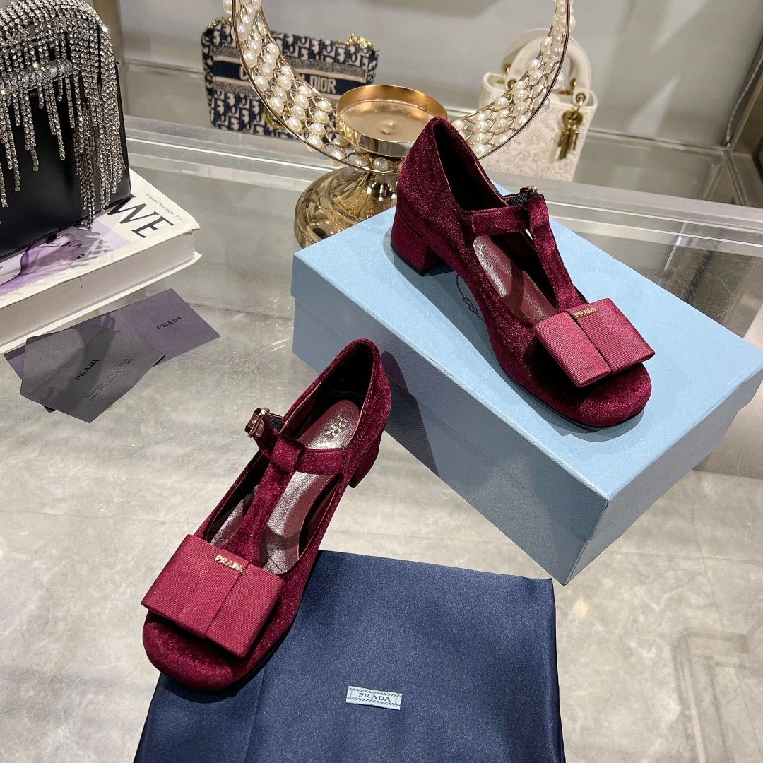 Pra*a Velvet Mary Pumps Red