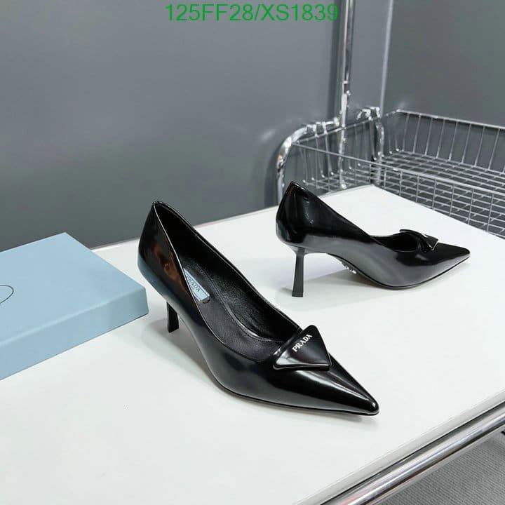 Pra*a Cleavage Nero Leather Pumps Black