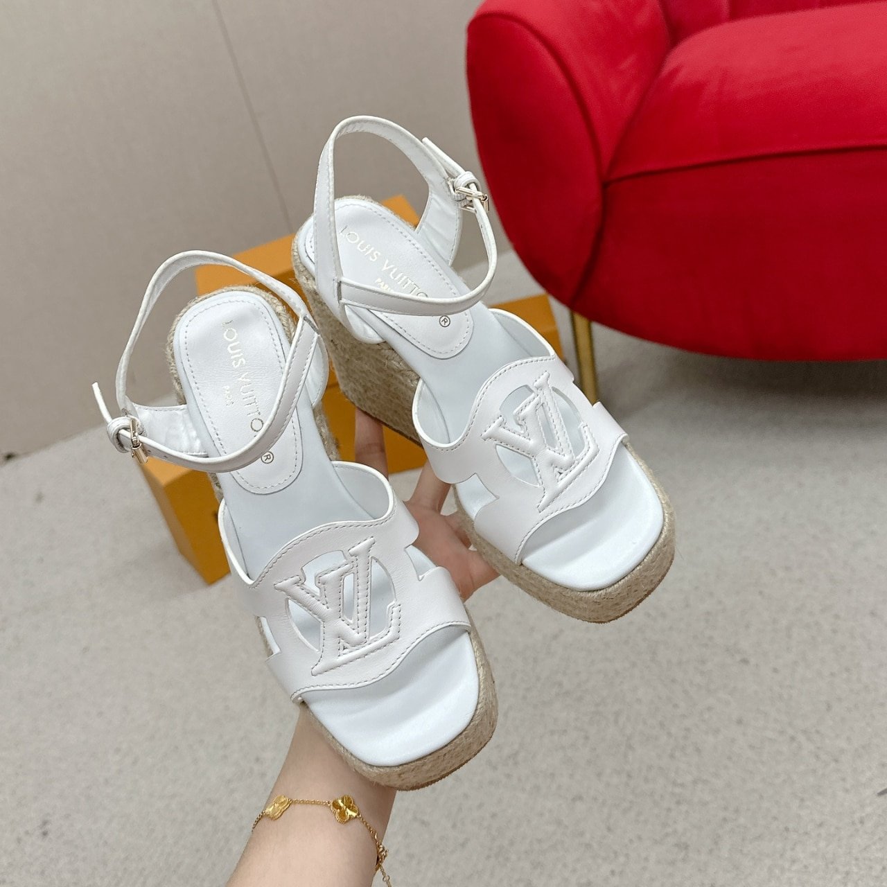 L0vis Vvtt0n Lv Isola Wedge Sandal White 1Aci8O