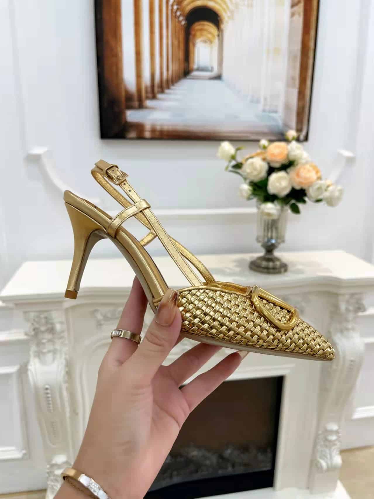 Va1e*ntin0 Garavani Vlogo Woven Leather Slingback Pumps Gold