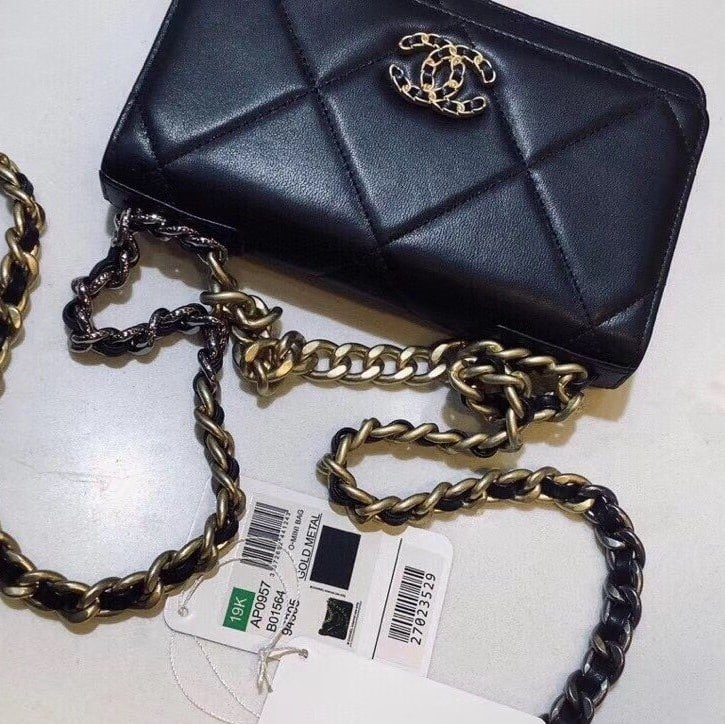 Ch**el 19 Wallet On Chain Bag Shiny Gold And Silver Tone Black 19Cm Ap3267 B04852 94305