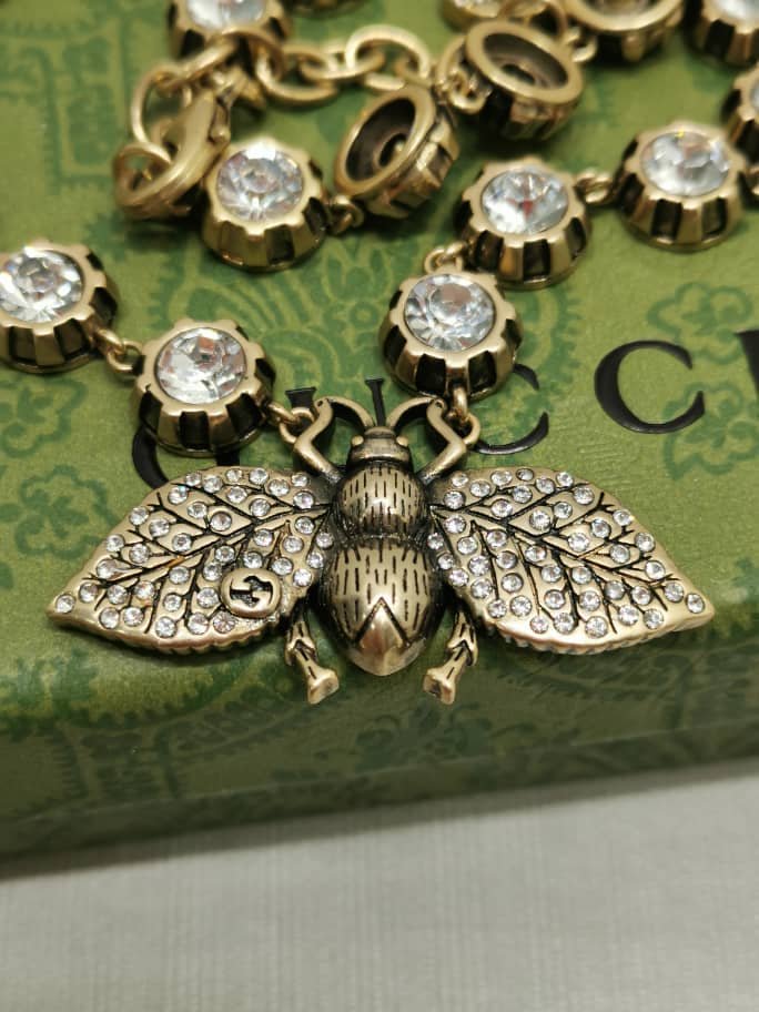 Gvc*1 Bee Necklace With Crystals In Gold 629989 J1D50 8062
